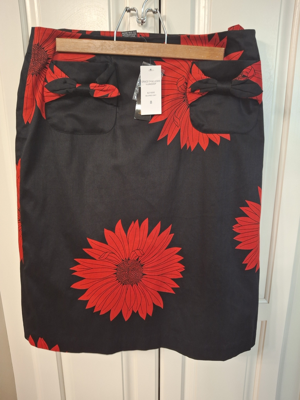 Grace Dane Lewis Black Pencil Skirt with Red Floral Print Nwt